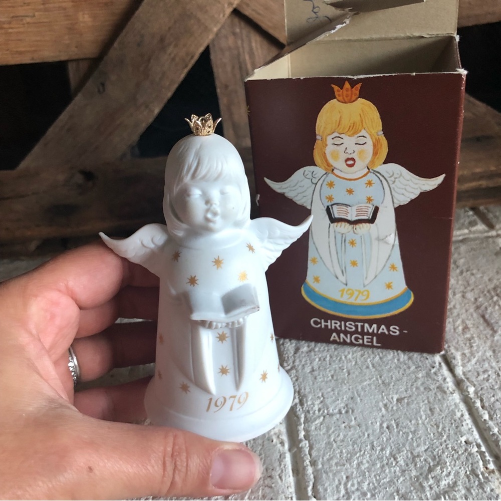 Vintage KAISER 1979 W. Germany White Angel Bell Christmas Ornament w/ stars Xmas